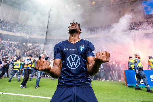 Malmö FFs Malik Abubakari jublar