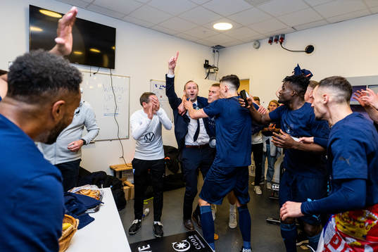 Malmö FFs sportchef Andreas Georgson jublar
