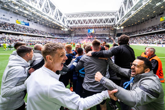 Malmö FFs Sören Rieks jublar med lagkamrater
