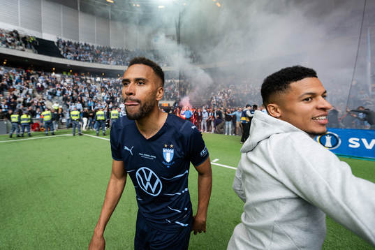 Malmö FFs Isaac Kiese Thelin och Romain Gall jublar
