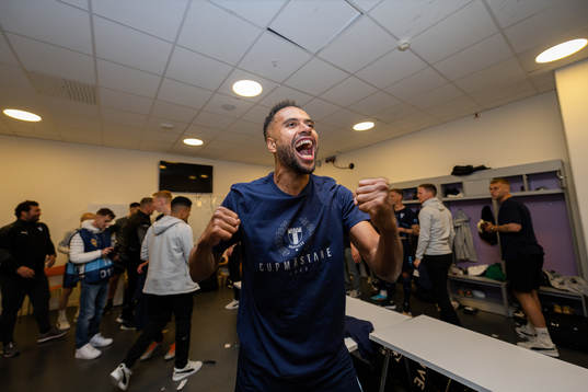 Malmö FFs Isaac Kiese Thelin jublar i omklädningsrummet