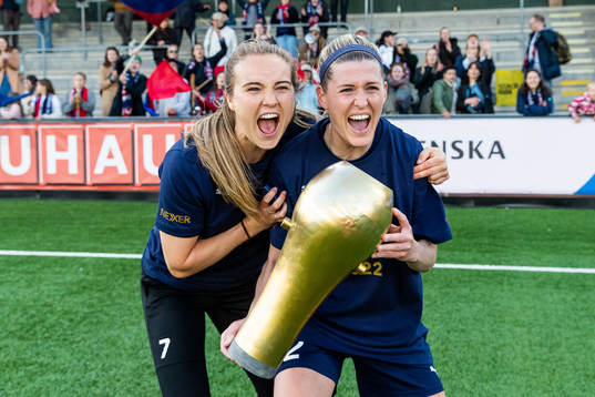 Rosengårds Fiona Brown och Olivia Schough jublar med