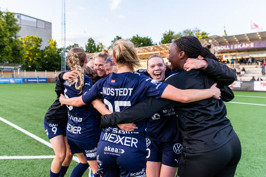 Rosengårds spelare jublar
