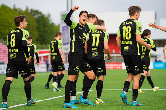 Bård Finne of Brann celebrates