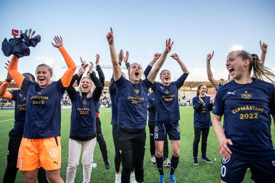 Rosengårds spelare jublar