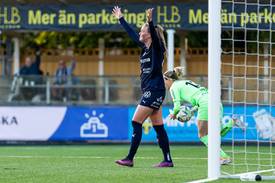 Rosengårds Stefanie Sanders jublar