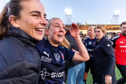 Rosengårds tränare Renee Slegers och Mia Persson jublar