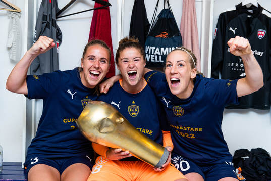 Rosengårds Gudrun Arnardottir, målvakt Teagan Micah och