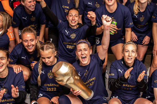 Rosengårds Olivia Schough jublar med lagkamrater