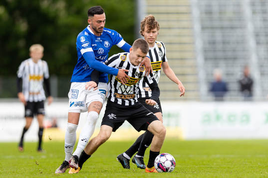 Trelleborgs Simon Amin och Landskronas Robin Dzabic
