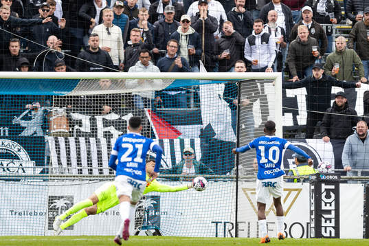 Landskronas målvakt Amr Kaddoura räddar straff från