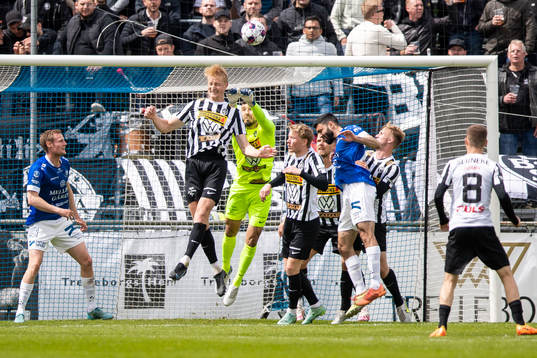 Landskronas Viktor Wihlstrand och målvakt Amr Kaddoura