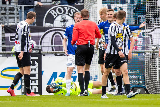 Landskronas målvakt Amr Kaddoura har ont och Trelleborgs