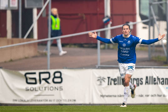 Trelleborgs Isak Jönsson jublar