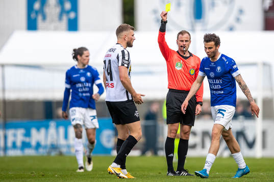 Domare Richard Sundell varnar Trelleborgs Herman Hallberg