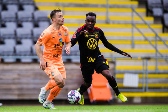 AFC Eskilstunas Ryan Williams och Östersunds Kamal Issah