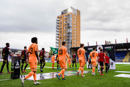 AFC Eskilstunas och Östersunds spelare