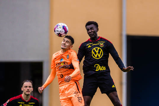 AFC Eskilstunas Amar Muhsin och Östersunds Peter Amoran