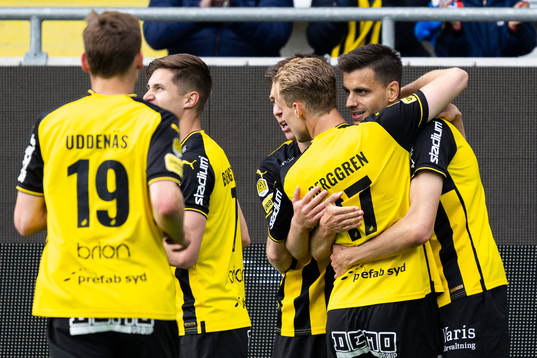 Häckens Gustav Berggren och Alexander Jeremejeff jublar