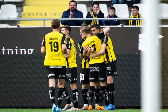 Häckens Gustav Berggren och Alexander Jeremejeff jublar