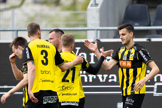 Häckens Alexander Jeremejeff jublar