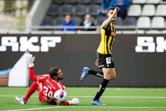 Häckens Alexander Jeremejeff jublar