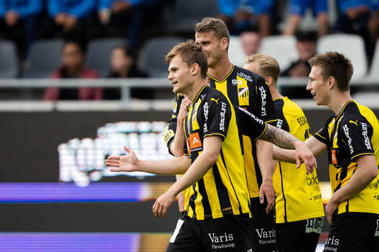 Häckens Oscar Uddenäs jublar