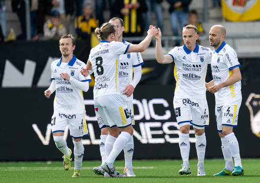 Sirius Aron Bjarnason jublar