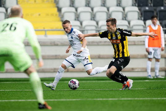 Sirius Aron Bjarnason och Häckens Kristoffer Lund Hansen