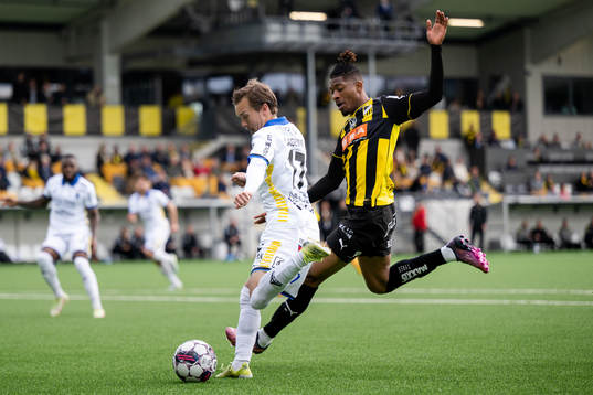 Sirius Patrik Karlsson Lagemyr och Häckens Franklin Tebo