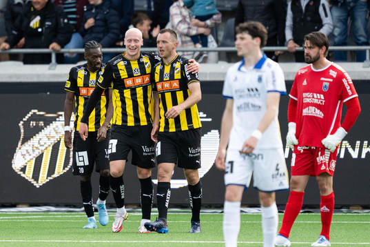 Häckens Valgeir Fridriksson och Even Hovland jublar