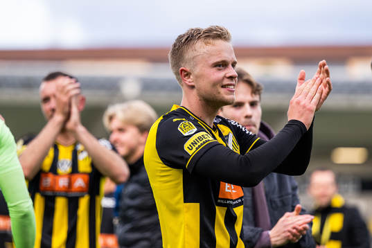 Häckens Tomas Totland jublar