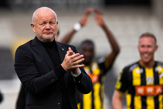 Häckens tränare Per-Mathias Høgmo jublar
