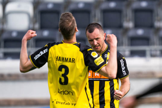 Häckens Johan Hammar och Even Hovland jublar