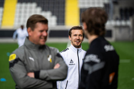 Sirius Patrik Karlsson Lagemyr och Häckens assisterande