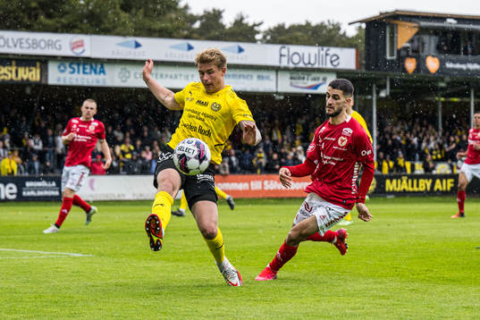 Mjällbys Magnus Wørts och Kalmars Noah Shamoun