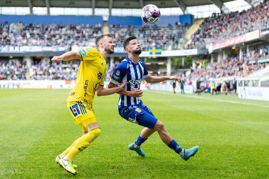 Sundsvalls Robert Lundström och IFK Göteborgs Kevin Yakob
