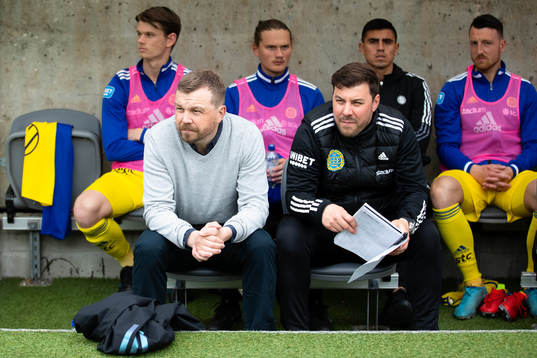 Sundsvalls tränare Henrik Åhnstrand och assisterande