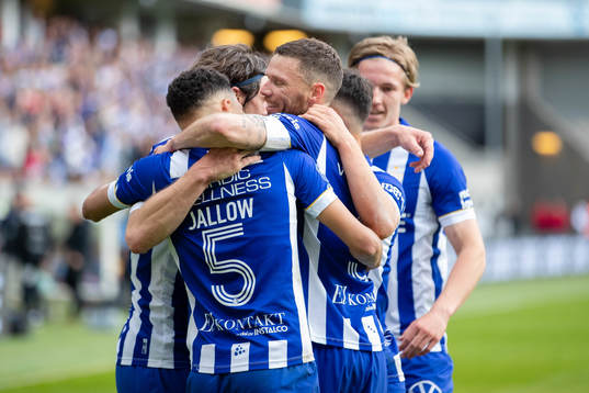IFK Göteborgs Marcus Berg jublar med lagkamrater