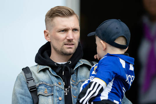 IFK Göteborgs Sebastian Eriksson på läktaren