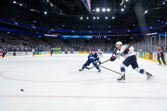 Hannes Björninen of Finland and Andrew Peeke of USA