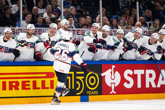 Sean Farrell of USA celebrates the 2-2 goal