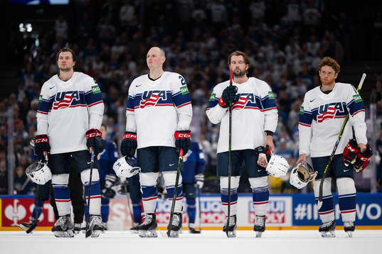 Players of USA look dejected