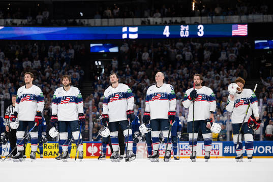 Players of USA look dejected