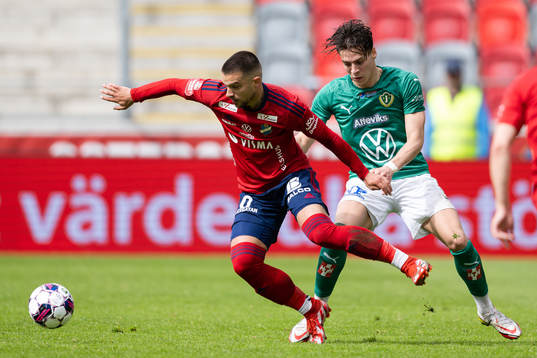 Östers Vladimir Rodic och Jönköpings Malkolm Moenza