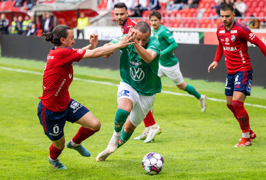 Östers Mattias Pavic och Jönköpings Malkolm Moenza