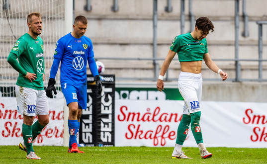 Jönköpings Sebastian Crona, målvakt Felix Jakobsson och