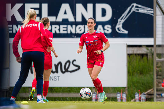 Emma Caitlin Rolston of Avaldnes warms up