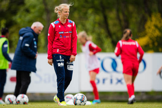 Sara Pavlovic of Avaldnes warms up