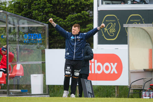 John Arne Riise, head coach of Avaldnes, celebrates